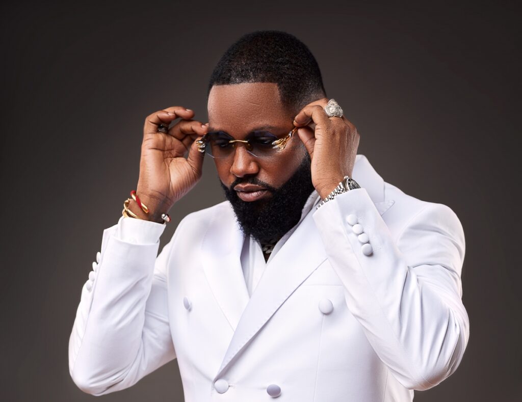 🎤 Ferre Gola : Un artiste polyvalent entre musique et cinéma, à l’honneur en ce 3 mars 🎉 Votedefan03032025FerreGola 1024x789