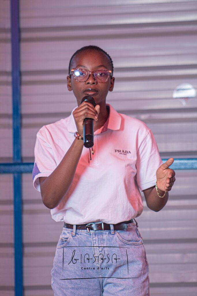 Retour en images sur la restitution des ateliers Slam Femina : Une célébration de l’expression féminine Votedefan06032025Biasasa2 683x1024