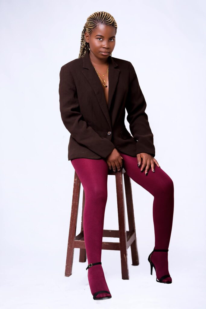 Gloria Gomer : Une icône du petit écran célèbre une année de plus ! Votedefan08032025Gloria2 683x1024