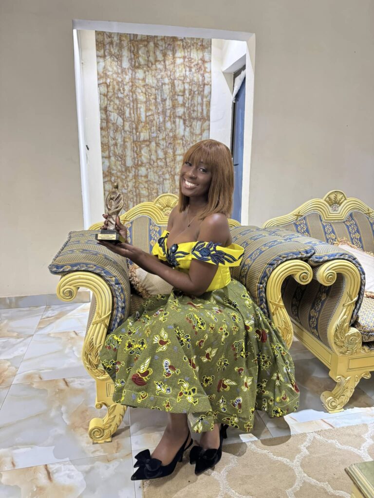 Votedefan09032025Davina 768x1024