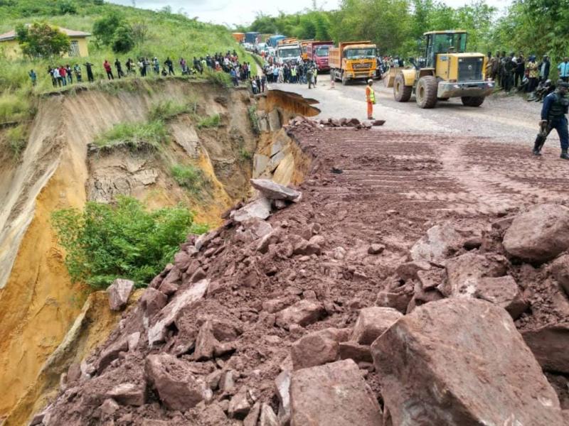 Kinshasa – Kongo Central : La circulation rétablie, mais une vraie solution s’impose Votedefan06042025ROUTE COUPEE