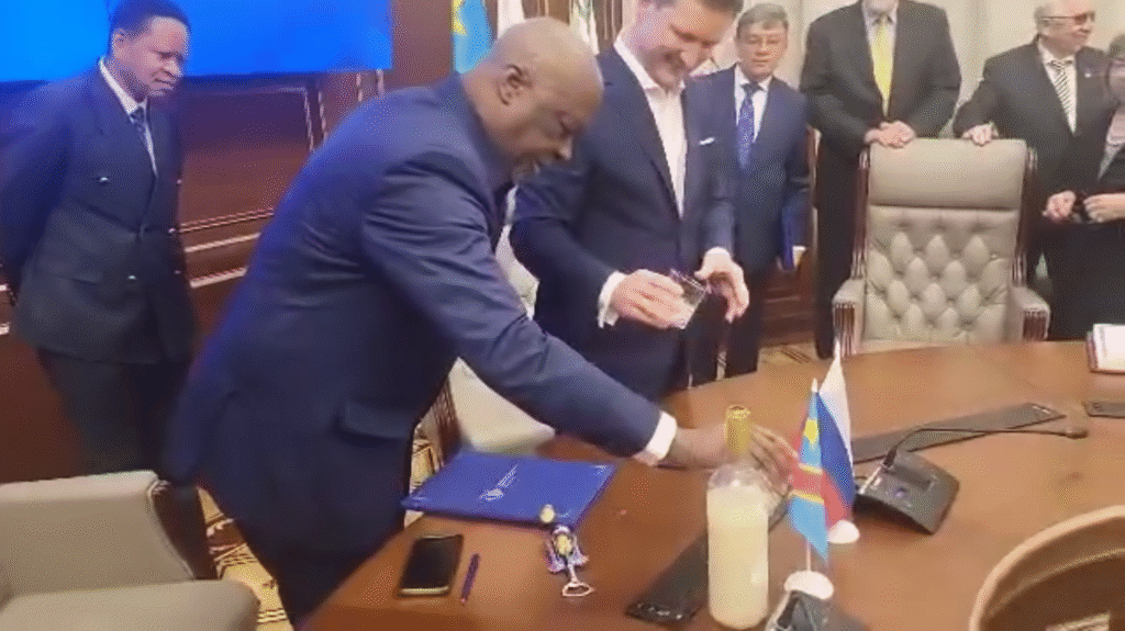 Un geste symbolique fort : Le vin de palme scelle le pont entre la RDC et la Russie Votedefan 25102025 Balufu 2 Scaled 1024x575